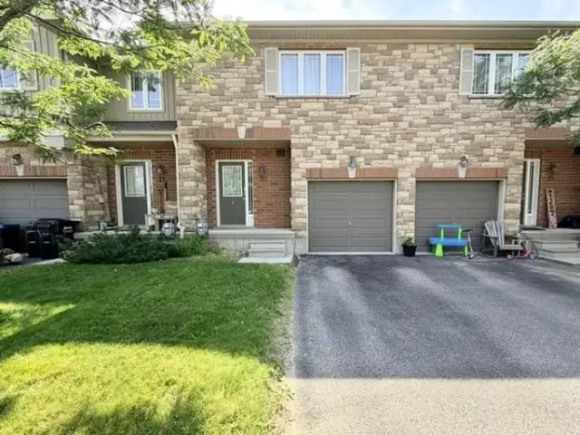 3 Bedroom Townhouse Barrie ON 104401431