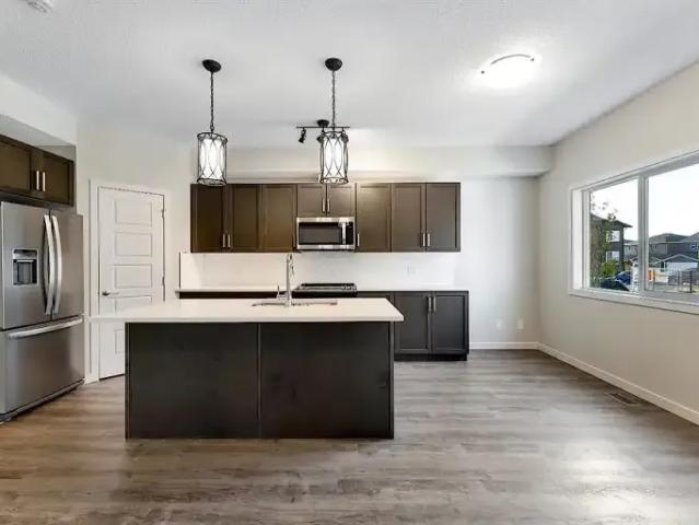 3 Bedroom Townhouse Calgary AB 104178717