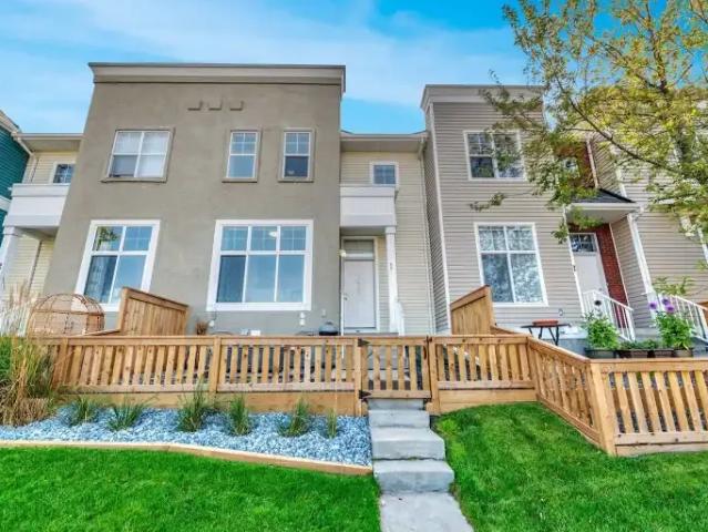 3 Bedroom Townhouse Calgary AB 104179606