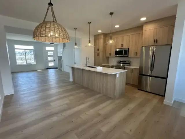 3 Bedroom Townhouse Calgary AB 104181697