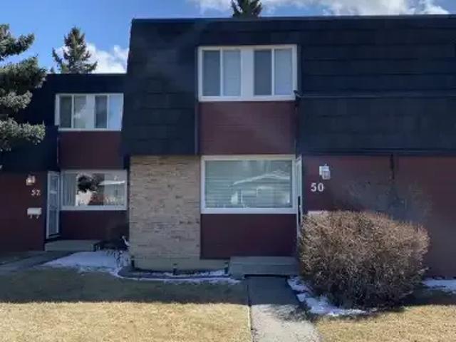 3 Bedroom Townhouse Calgary AB 104224437
