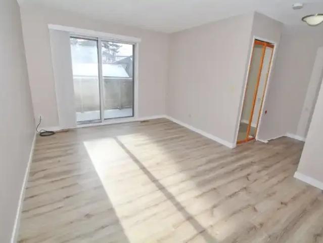 3 Bedroom Townhouse Calgary AB 104223610