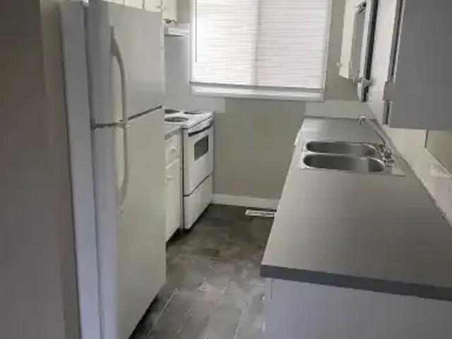 3 Bedroom Townhouse Calgary AB 104401078