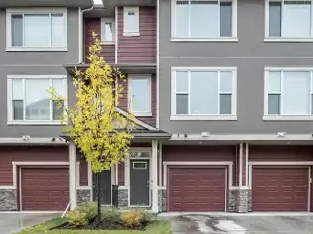 3 Bedroom Townhouse Calgary AB 104401379