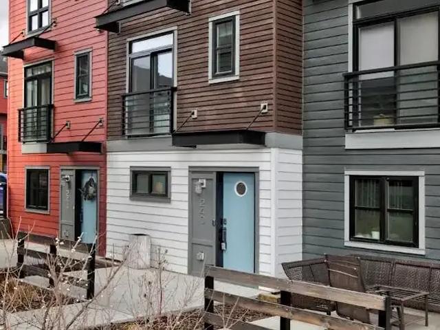 3 Bedroom Townhouse Calgary AB 104401620