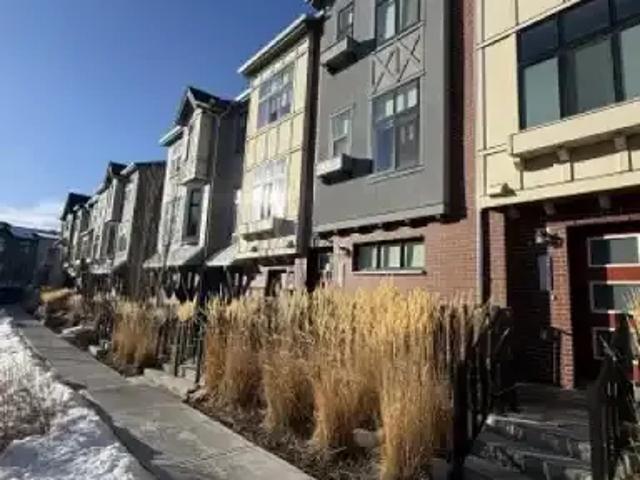 3 Bedroom Townhouse Calgary AB 104401637