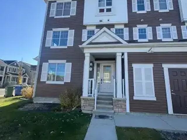 3 Bedroom Townhouse Calgary AB 104401646