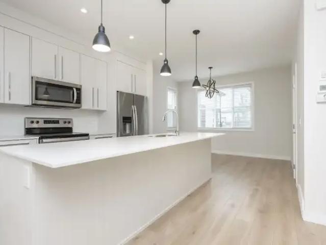 3 Bedroom Townhouse Calgary AB 104401690