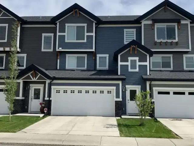 3 Bedroom Townhouse Calgary AB 104433770