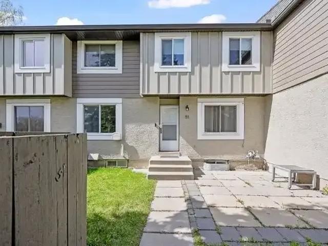 3 Bedroom Townhouse Calgary AB 104506750
