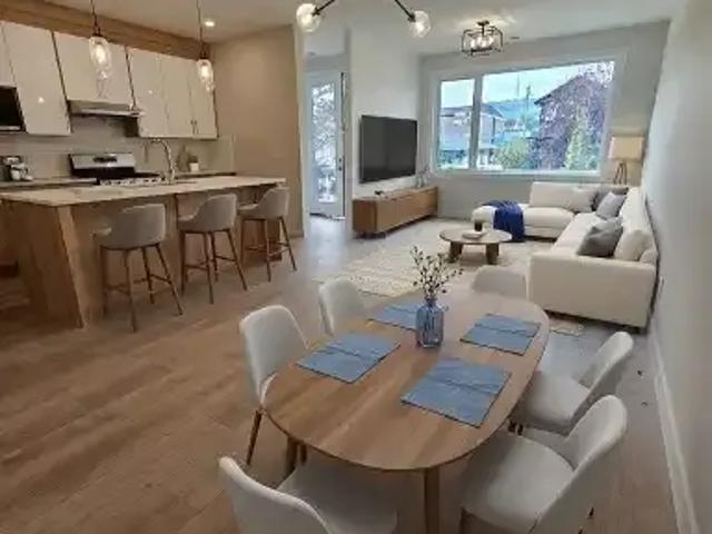 3 Bedroom Townhouse Calgary AB 104563504