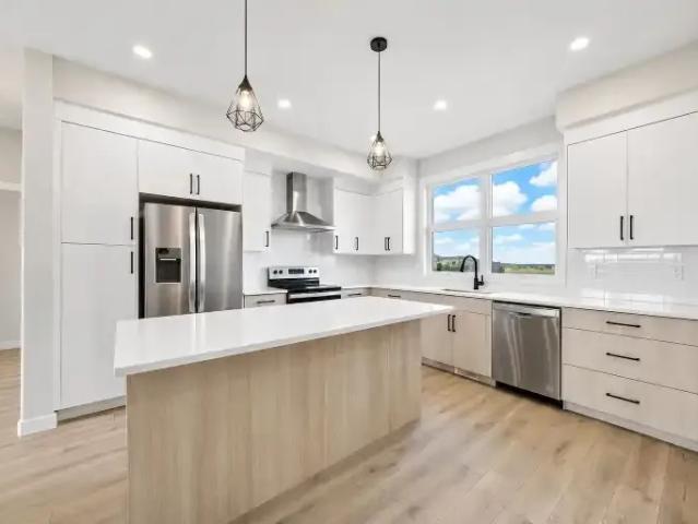 3 Bedroom Townhouse Calgary AB 104598205