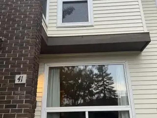 3 Bedroom Townhouse Calgary AB 104711560