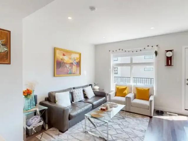 3 Bedroom Townhouse Calgary AB 104753890