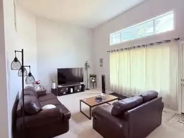 3 Bedroom Townhouse Calgary AB 104841644