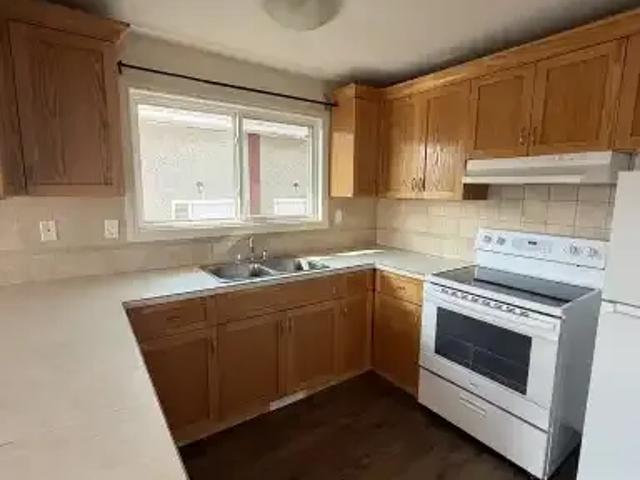 3 Bedroom Townhouse Calgary AB 104864004