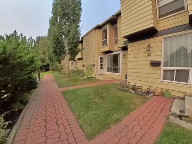 3 Bedroom Townhouse Calgary AB 104876637