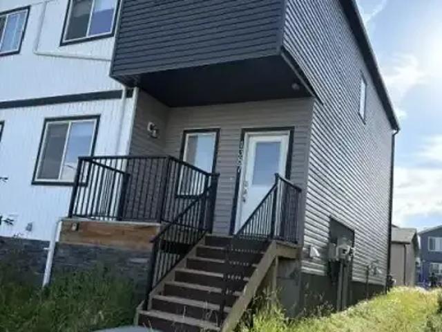 3 Bedroom Townhouse Calgary AB 104895030