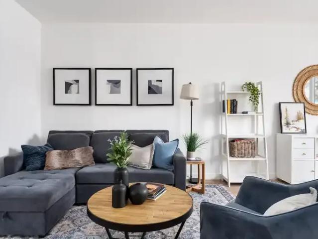 3 Bedroom Townhouse Calgary AB 104940794