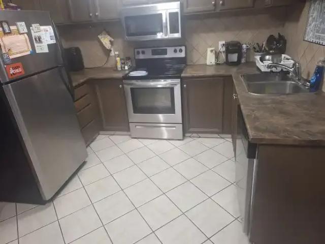 3 Bedroom Townhouse Calgary AB 104940805