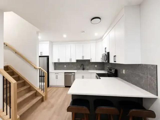 3 Bedroom Townhouse Calgary AB 104940819