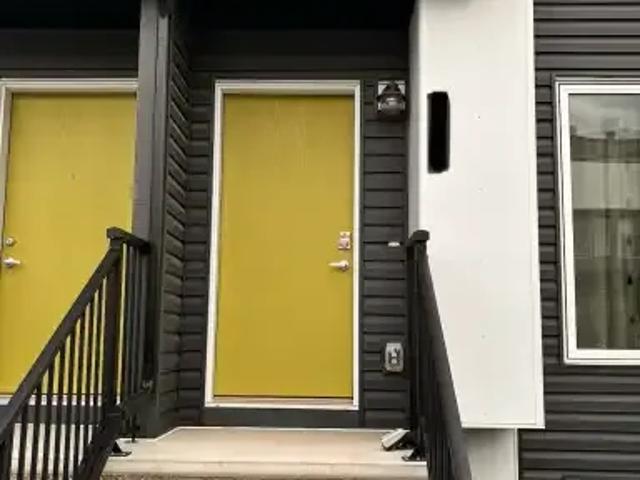3 Bedroom Townhouse Calgary AB 104940958