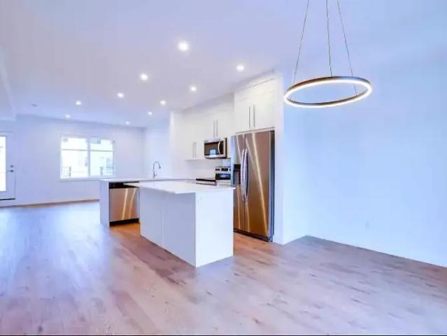 3 Bedroom Townhouse Calgary AB 104940960