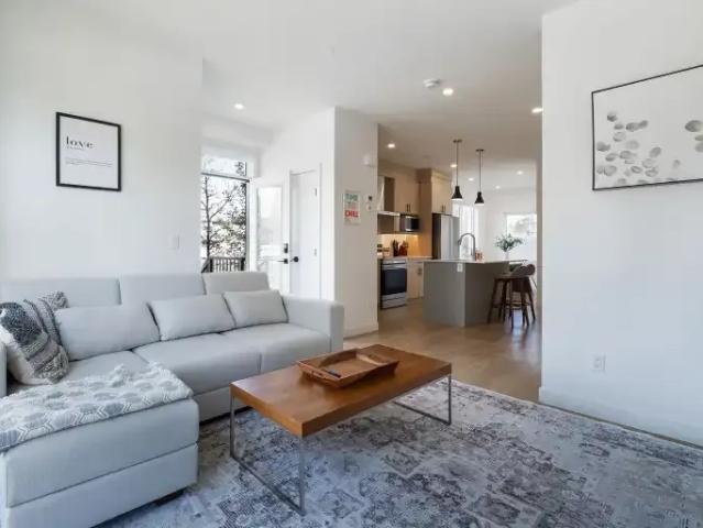 3 Bedroom Townhouse Calgary AB 104940978