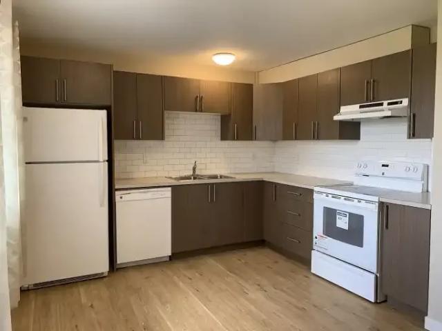 3 Bedroom Townhouse Calgary AB 104956918