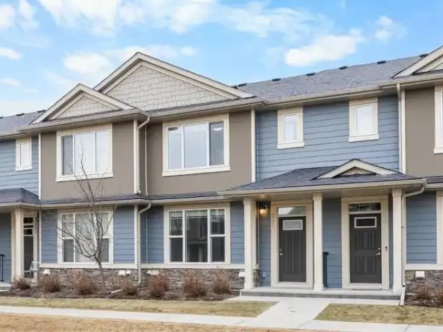 3 Bedroom Townhouse Calgary AB 104957464