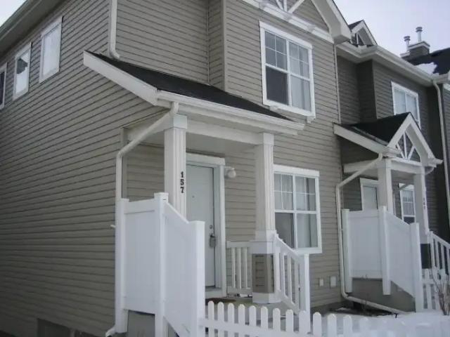 3 Bedroom Townhouse Calgary AB 104957537