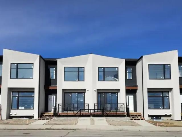 3 Bedroom Townhouse Calgary AB 104972595