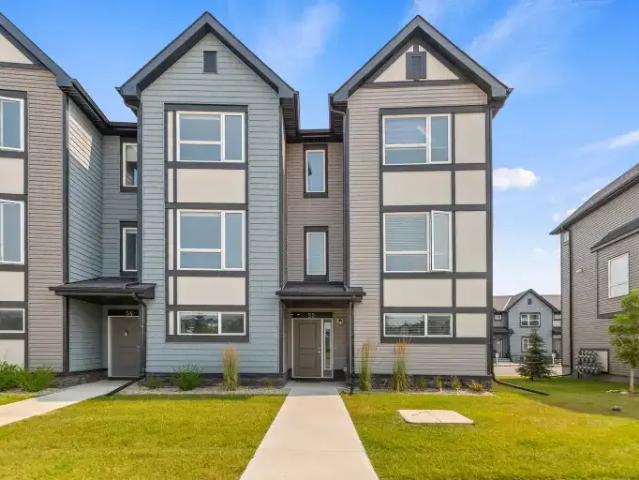3 Bedroom Townhouse Calgary AB 104972634