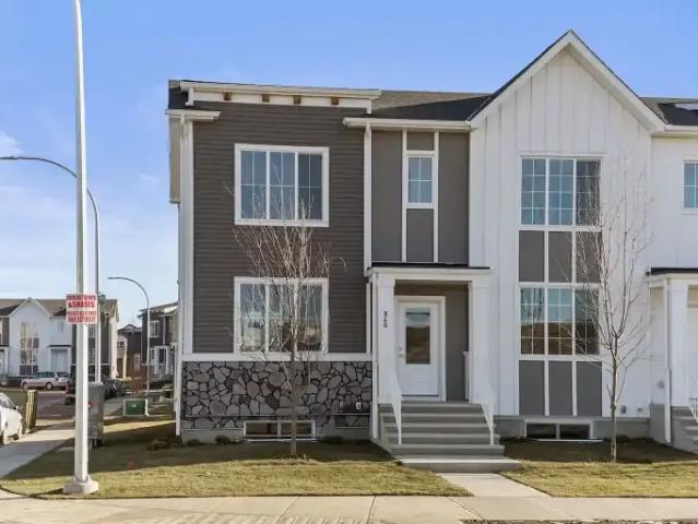 3 Bedroom Townhouse Calgary AB 104972645