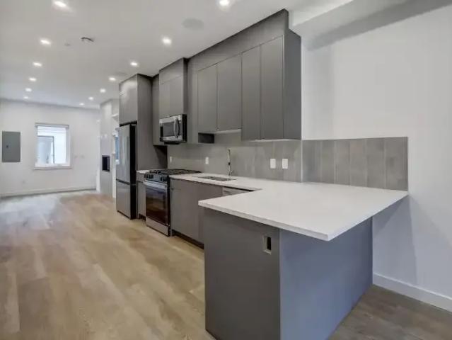 3 Bedroom Townhouse Calgary AB 104972653