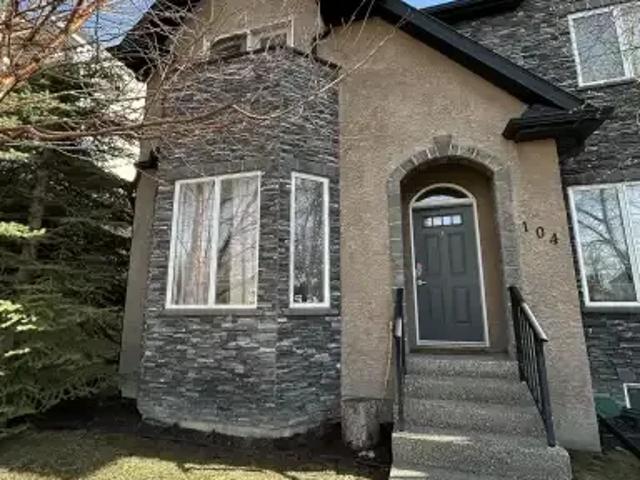 3 Bedroom Townhouse Calgary AB 104972773