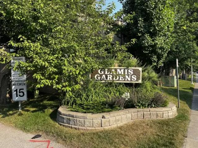 3 Bedroom Townhouse Calgary AB 104985862
