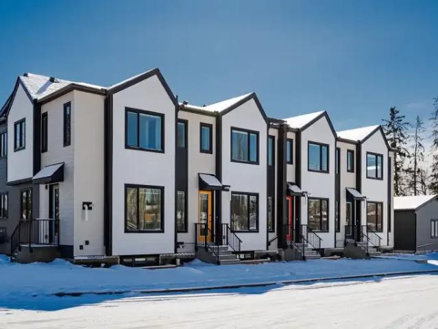 3 Bedroom Townhouse Calgary AB 104985953