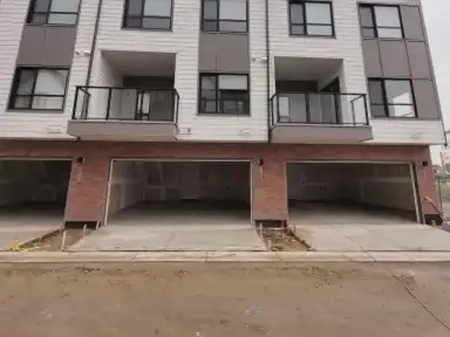 3 Bedroom Townhouse Calgary AB 104986004