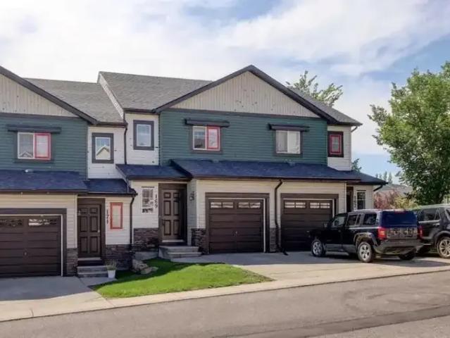 3 Bedroom Townhouse Calgary AB 104986019