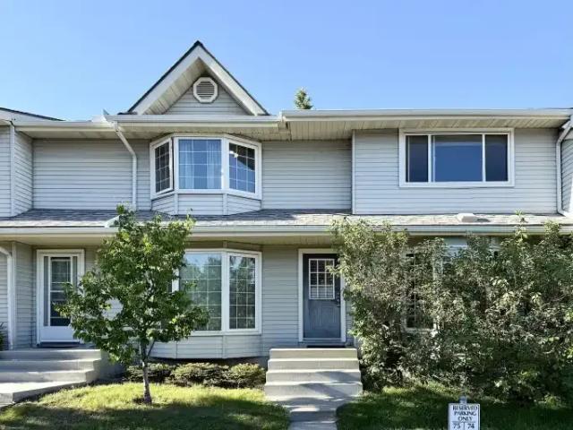 3 Bedroom Townhouse Calgary AB 104986013