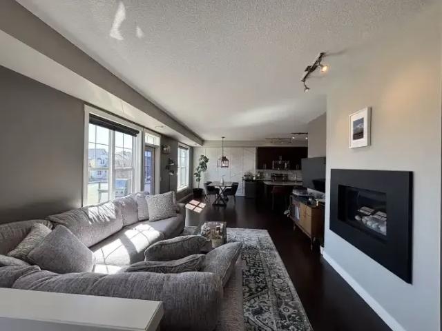3 Bedroom Townhouse Calgary AB 104986102