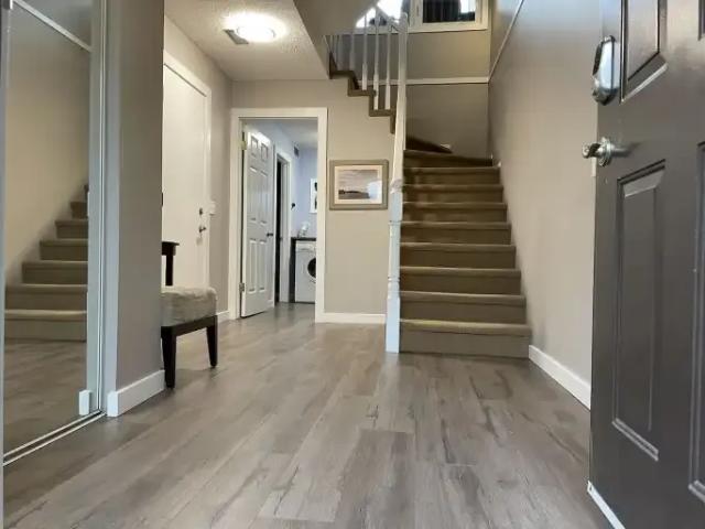3 Bedroom Townhouse Calgary AB 105047793