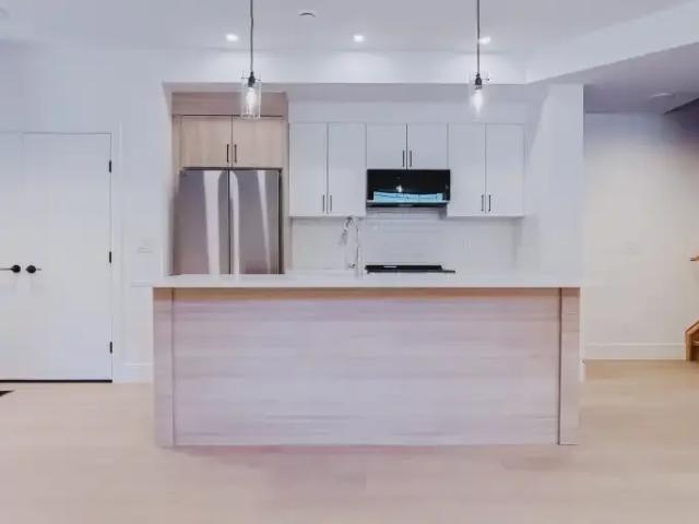 3 Bedroom Townhouse Calgary AB 105088080