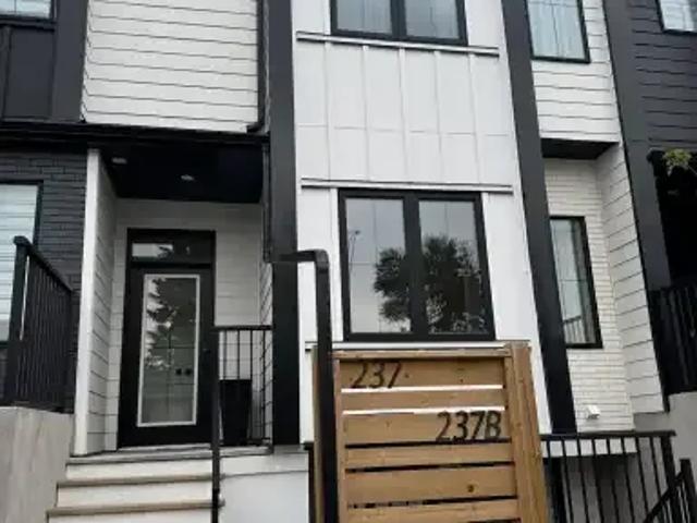 3 Bedroom Townhouse Calgary AB 105100746