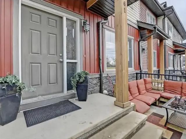 3 Bedroom Townhouse Calgary AB 105135815