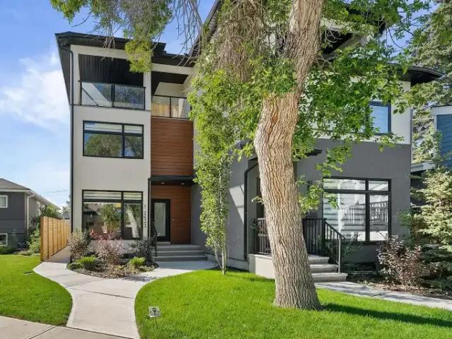 3 Bedroom Townhouse Calgary AB 105167331