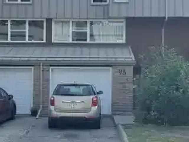 3 Bedroom Townhouse Calgary AB 105167404