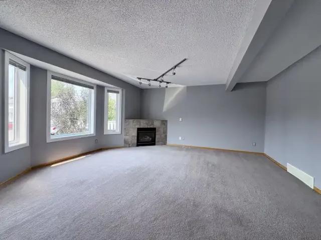 3 Bedroom Townhouse Calgary AB 105185819