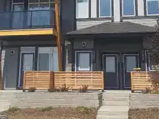 3 Bedroom Townhouse Calgary AB 105185835